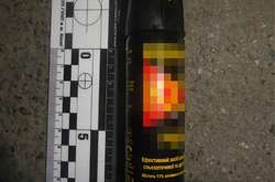 На Троєщині двоє молодиків із газовим балончиком пограбували чоловіка