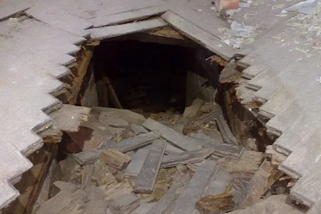 В Одесі частково обрушилась квартира: пол провалився в підвал