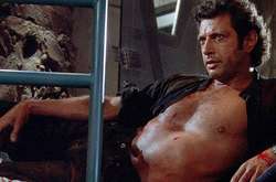  В честь 25-летия «Парка Юрского периода» в Лондоне установили статую Джеффа Голдблюма с голым торсом