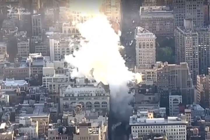 Центр Нью-Йорка паралізував вибух на тепломережі (відео)