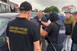 На Закарпатті поліція провела масштабну спецоперацію із затримання наркоділків 