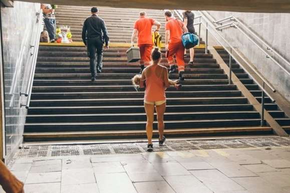 У столичному метро дитині затиснуло ногу ескалатором