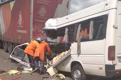 На Житомирщині маршрутка протаранила вантажівку: 10 загиблих