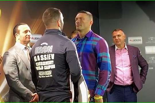 Букмекери дали прогноз на чемпіонський боксерський бій Усик - Гассієв