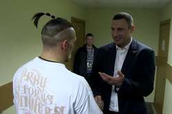 Кличко побажав перемоги Усику: Щоб у Москві піднявся український прапор