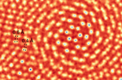 Американские физики довели разрешение электронного микроскопа до 0,04 нанометра