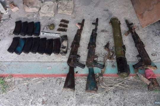 Поліцейські Бахмута викрили бойовика з цілим арсеналом зброї