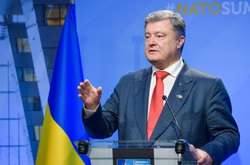 Порошенко назвав боксера Усика символом боротьби України