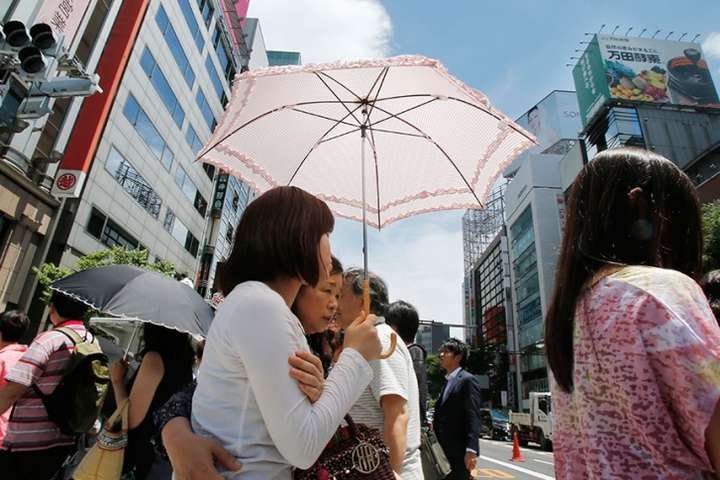 Виснажлива спека продовжує панувати у Японії
