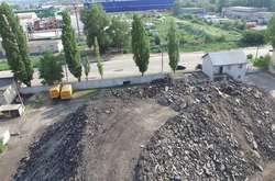 Тонни старого асфальту на заводі «Автодорсервіс»