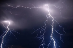 На оккупированной части Донбасса два человека погибли от удара молнии