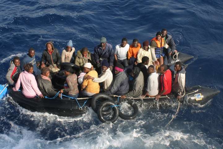 Прибыль на беженцах: мафия делает проблему мигрантов в Европе нерешаемой