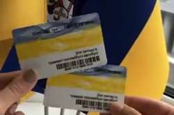 У транспорті за 8 грн киян «ощасливлять» патріотичними проїзними