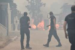У Греції евакуюють людей через масштабну лісову пожежу 