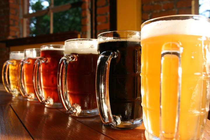 Пивовары Германии заявили о нехватке тары из-за рекордных продаж