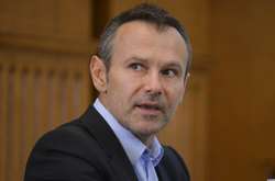 Коломойський та Вакарчук відхрестилися від зустрічі на дні народженні олігарха