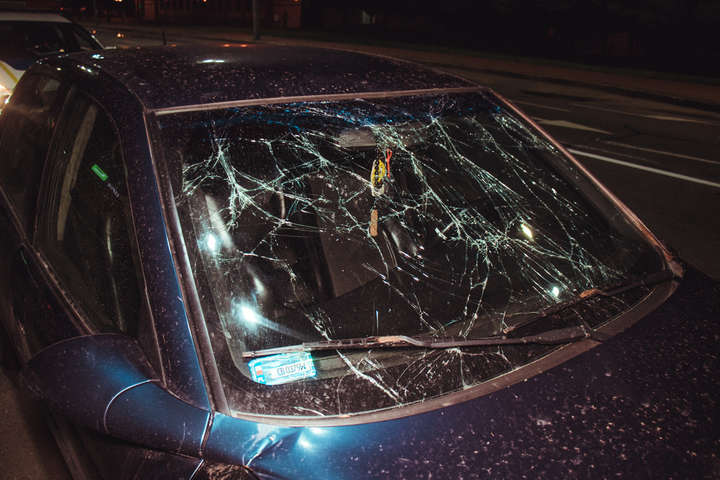 У Києві п’яні пасажири побитого Opel накинулися на поліцейських