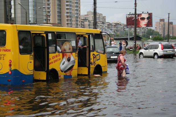 Фахівець розповів, чому після злив Київ тоне
