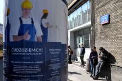 Польща призупинила фiнансування програми для адаптацiï украïнцiв - Le Monde