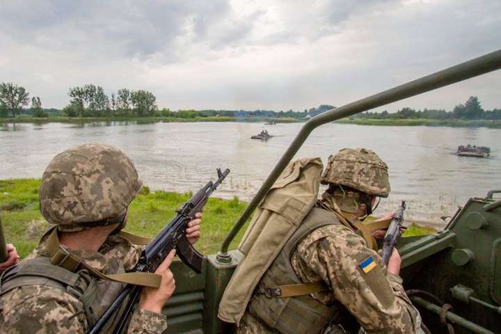Бойовики обстріляли з БМП українські позиції біля Кримського