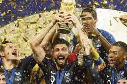 Футболіст збірної Франції поголив голову, стримавши обіцянку після перемоги на ЧС-2018 (фото)