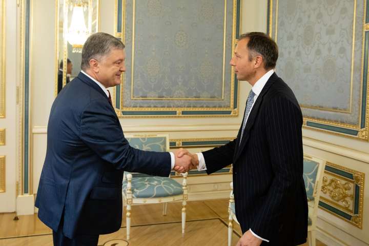 Петро Порошенко на зустрічі із заступником держсекретаря США Френсісом Фенноном - У Держдепі заявили про категоричний спротив «Північному потоку-2»