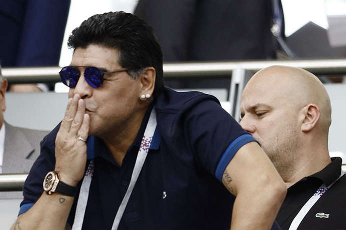Марадона знову втрапив у скандал через свою поведінку та стан (відео)