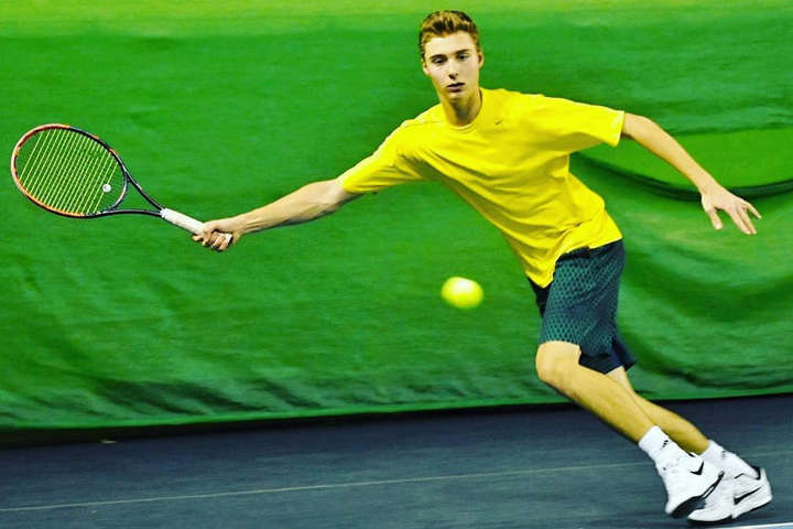Чемпіонат Європи з тенісу U18: українець Крутих буде боротися за місце у чвертьфіналі
