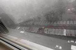 Залиті трамвайні колії і зірвані дахи: гроза наробила лиха в Києві 