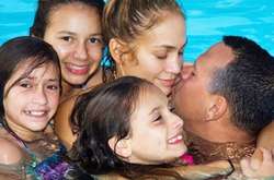 Дженнифер Лопес устроила бикини-party: яркие снимки