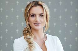 Гламурна донька агробарона проголосила себе захисницею усіх доярок. Фотогалерея