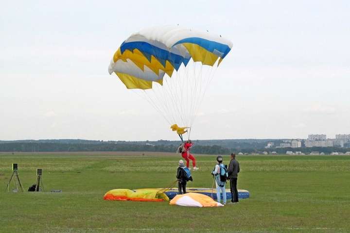 Визначилися чемпіони України з класичного парашутного спорту