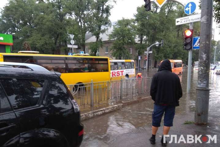 У середу за три години у Києві випала тримісячна норма опадів