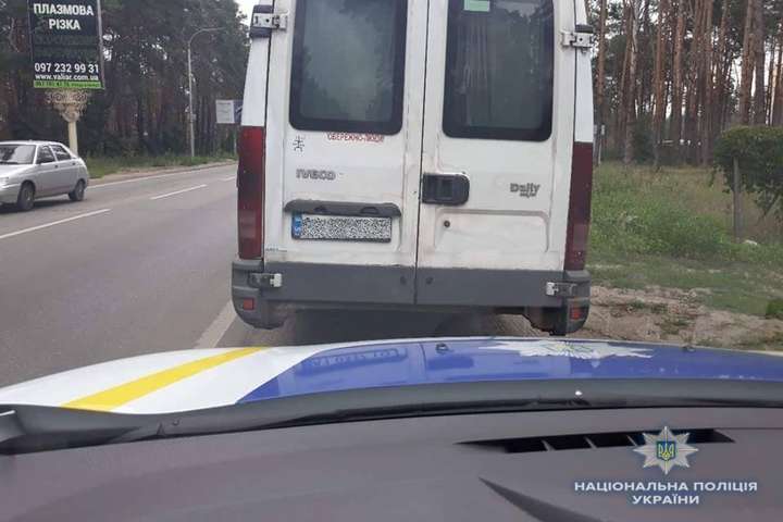 Через хвилю смертельних ДТП на дорогах Київщини працюють мобільні групи поліції