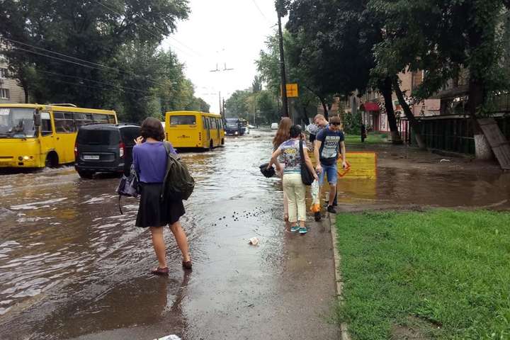 Зливи не відступають: у п'ятницю в Києві знову очікується гроза