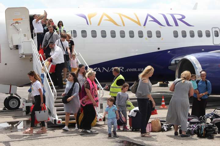 Літак з Харкова полетів в Італію без багажу пасажирів