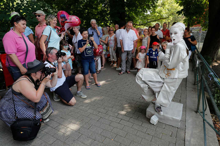 Фестиваль живих скульптур у Бельгії: фантастичне шоу, яке не залишає байдужим