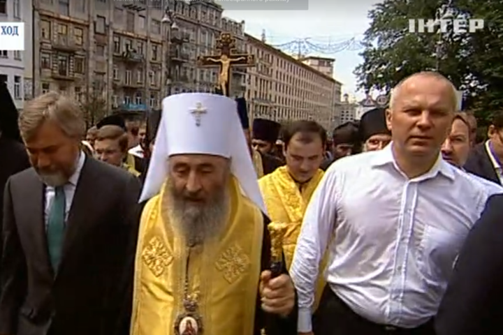 Хресний хід московської церкви рушив до Лаври: Онуфрій в оточенні екс-регіоналів