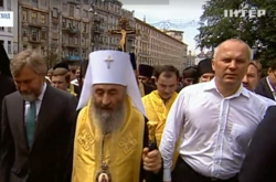 Хресний хід московської церкви рушив до Лаври: Онуфрій в оточенні екс-регіоналів