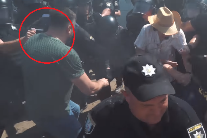 Протест на «Осокорках»: У сутичках з поліцією постраждав народний депутат