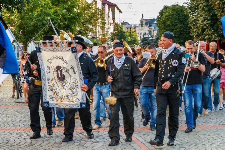 У Мукачеві відбувся парад сажотрусів 
