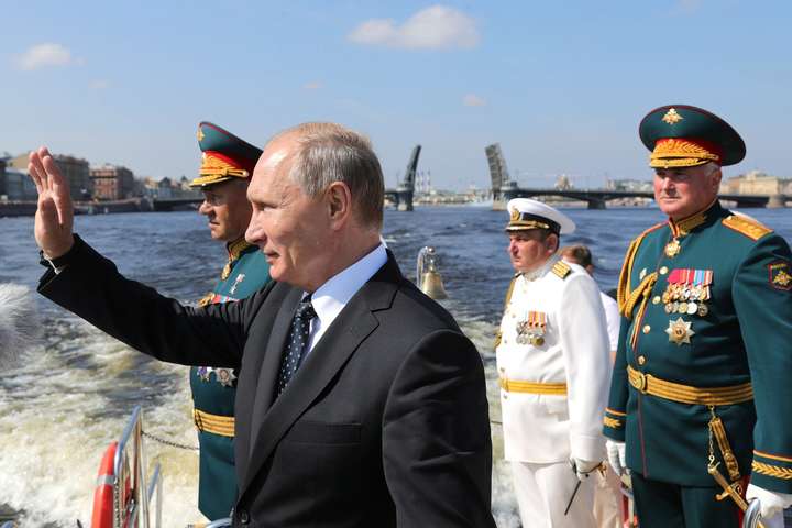Путін на фоні протестів пообіцяв російським військовим нові кораблі