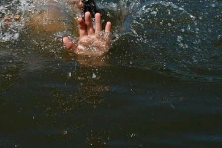 На Львівщині у ставку втопився однорічний хлопчик