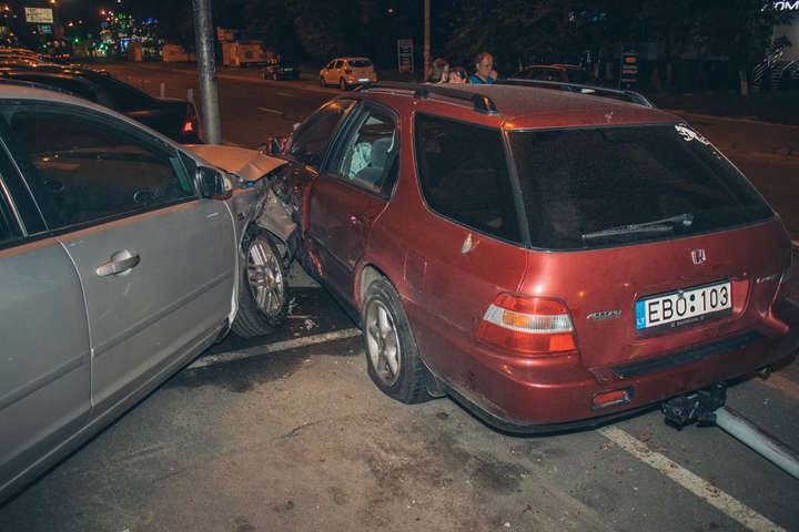 У Києві п'яний водій пошкодив сім автомобілів і заснув у патрульній машині