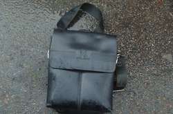 У Києві «на гарячому» затримано чоловіка за крадіжку з автомобіля