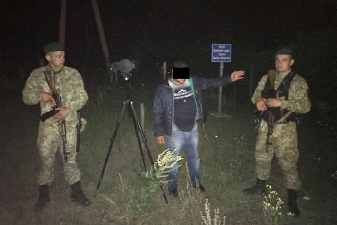 Прикордонники спіймали росіянина, який таємно пробирався в Україну