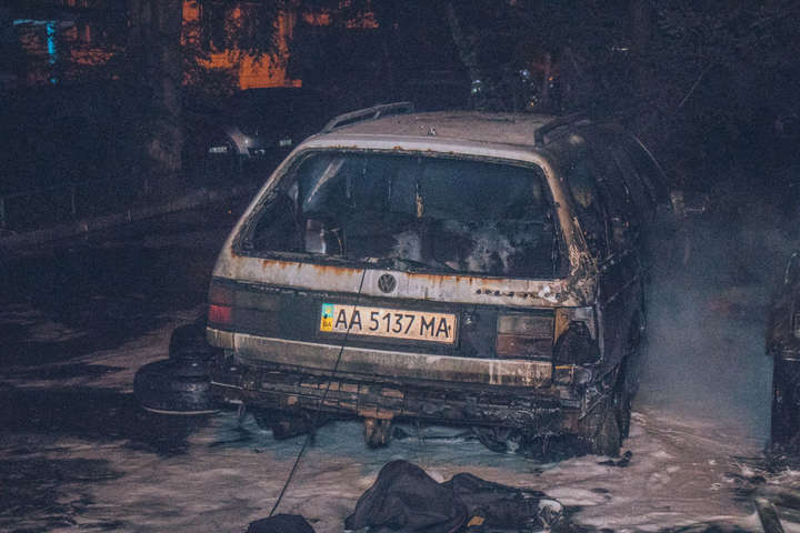 За добу у Києві палало п’ять автомобілів