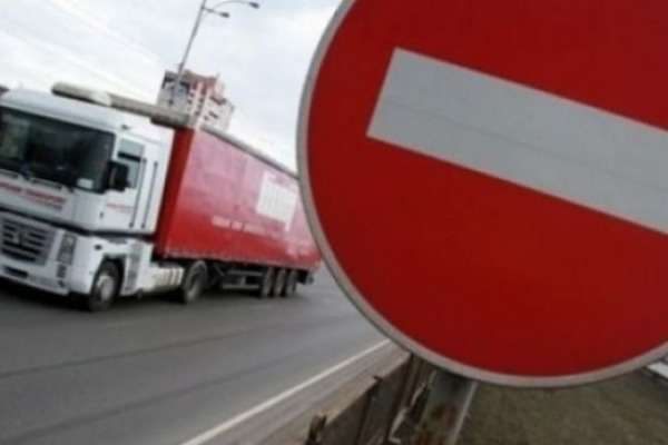 Через спеку у Києві заборонено рух вантажівок вдень