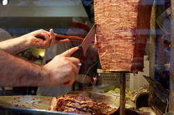 Проводиться перевірка закладу, у якому громадяни придбали шаурму