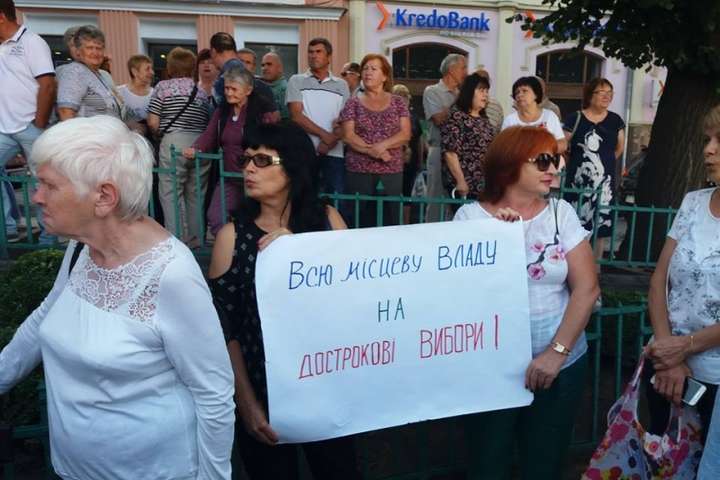 У Чернівцях активісти вимагають у Порошенка «зупинити реванш Фірташа»